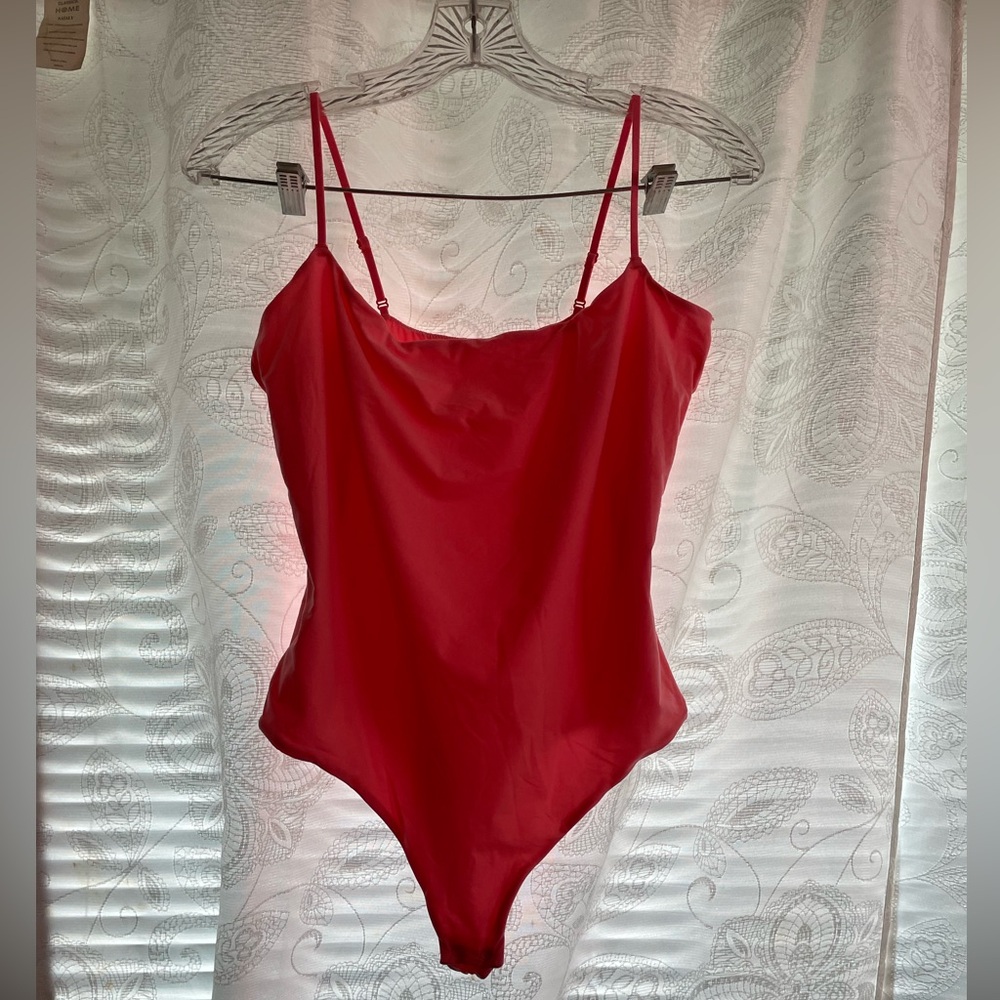 Skims Women's Fits Everybody Cami Bodysuit color Poppy/shade of pink size 2X